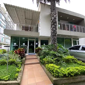 Aparthotel La Esperanza Ciudad Jardin Cali